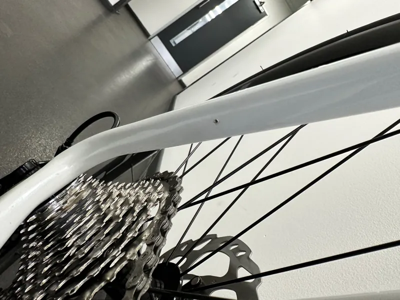 EX-DISPLAY Orro Gold EVO 105 Hydro Road Bike Large 2023 in White Gloss-2